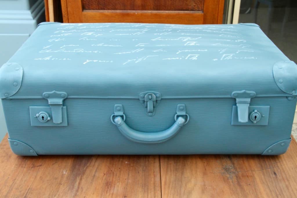 PAINT POURING A SUITCASE! - Weathered Wings