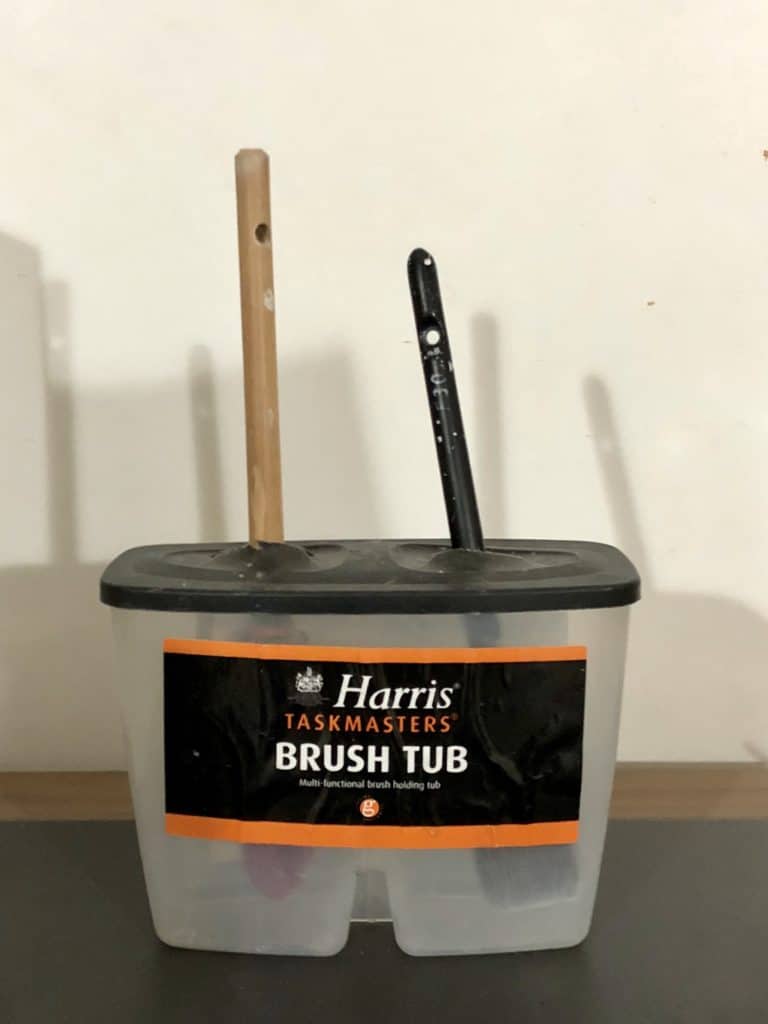 Brush tub holder