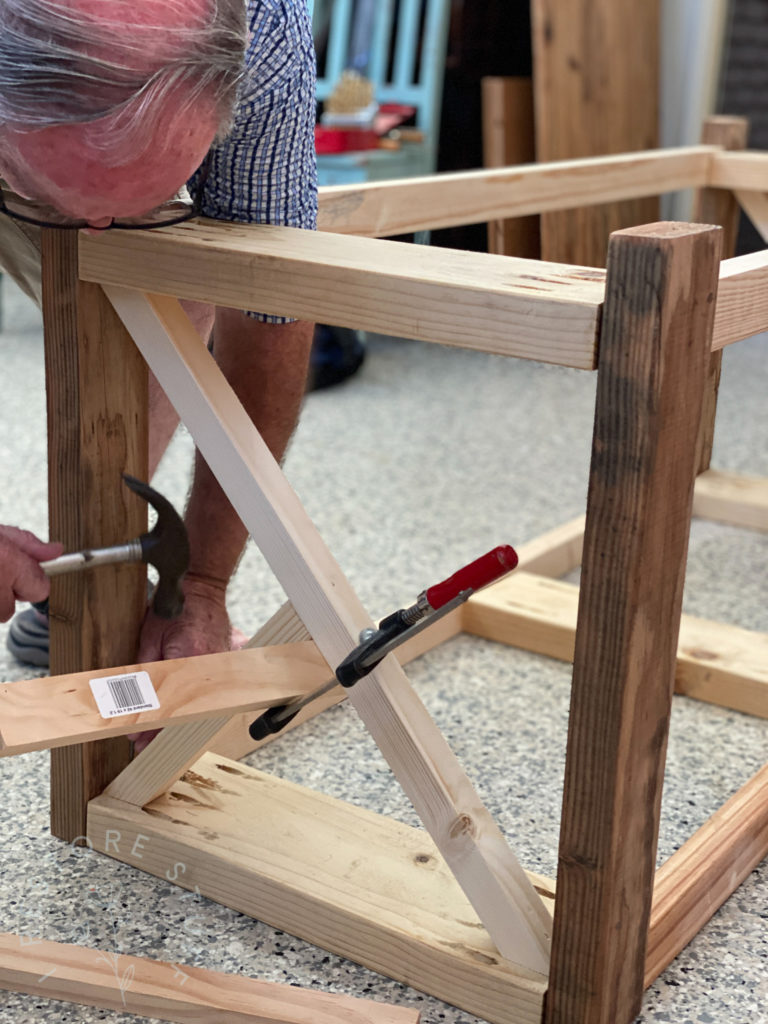 building a farmhouse coffee table with cross ends