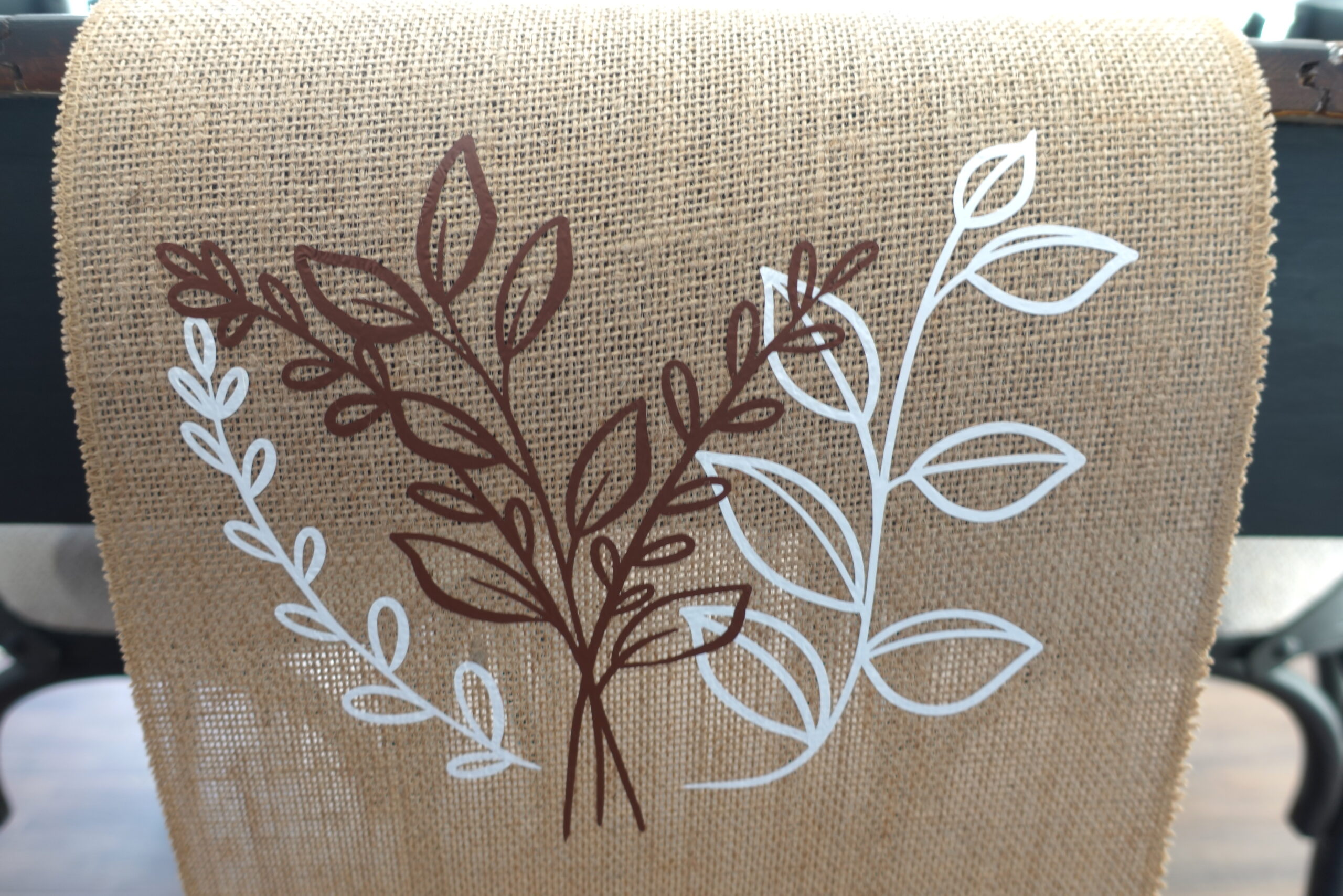 botanical design on hessian table runner using Cricut Easy Press 3